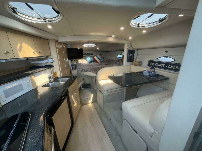 33ft Maxum Yacht For Sale