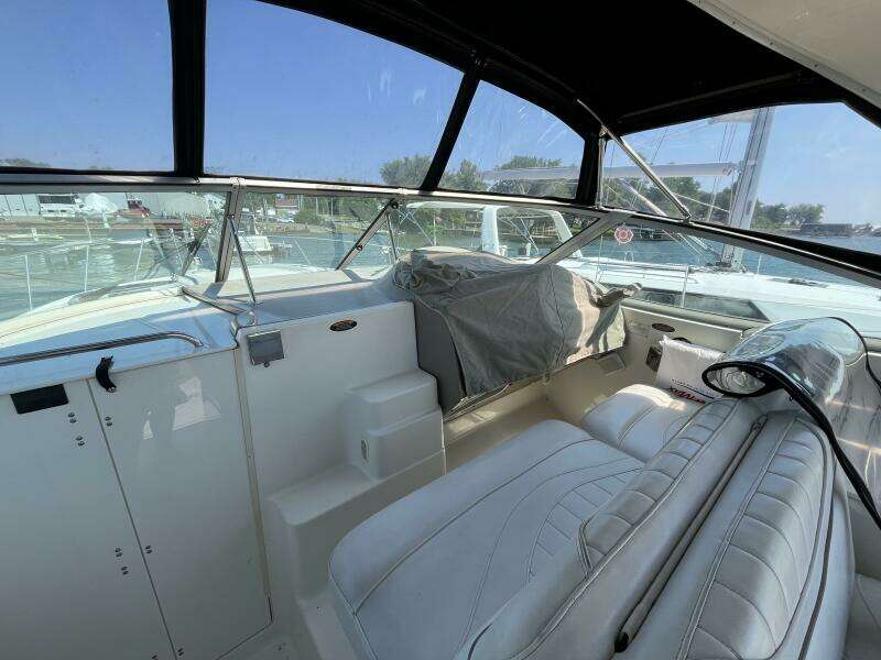 33ft Maxum Yacht For Sale