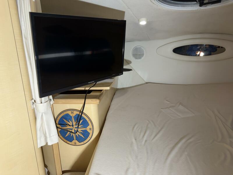 33' 2001 Maxum 3300 SCR