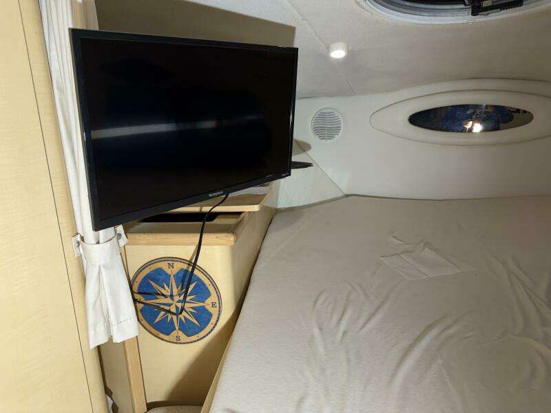 33ft Maxum Yacht For Sale