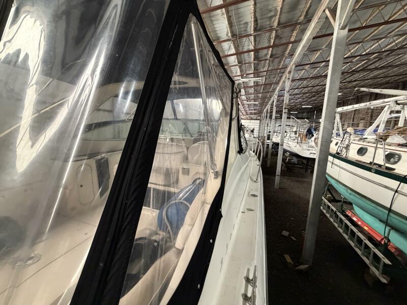 33' 2001 Maxum 3300 SCR