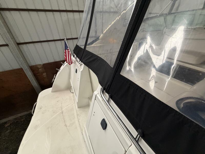 33' 2001 Maxum 3300 SCR