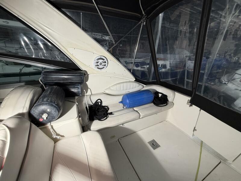 33' 2001 Maxum 3300 SCR