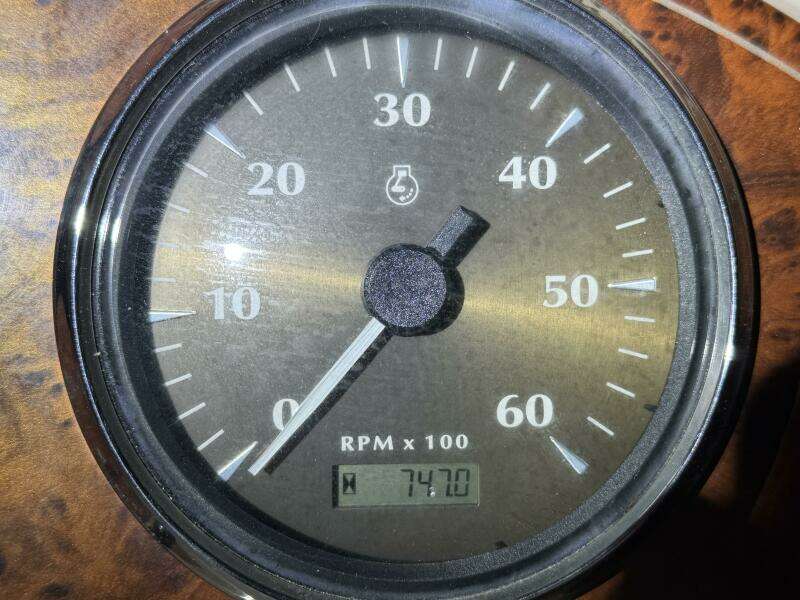 33ft Maxum Yacht For Sale