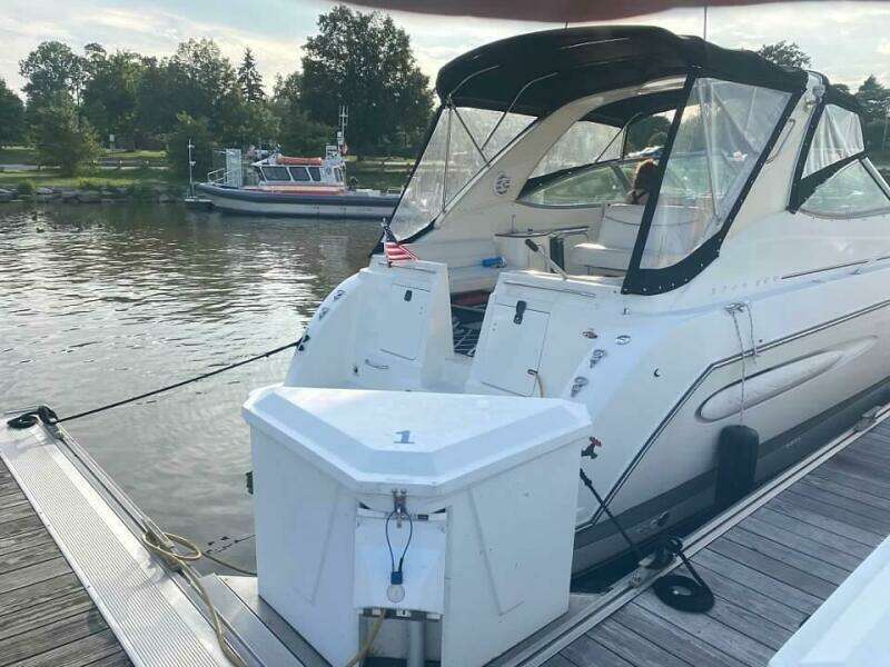 33ft Maxum Yacht For Sale