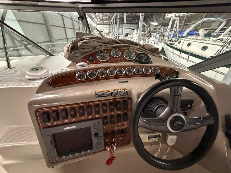 33' 2001 Maxum 3300 SCR