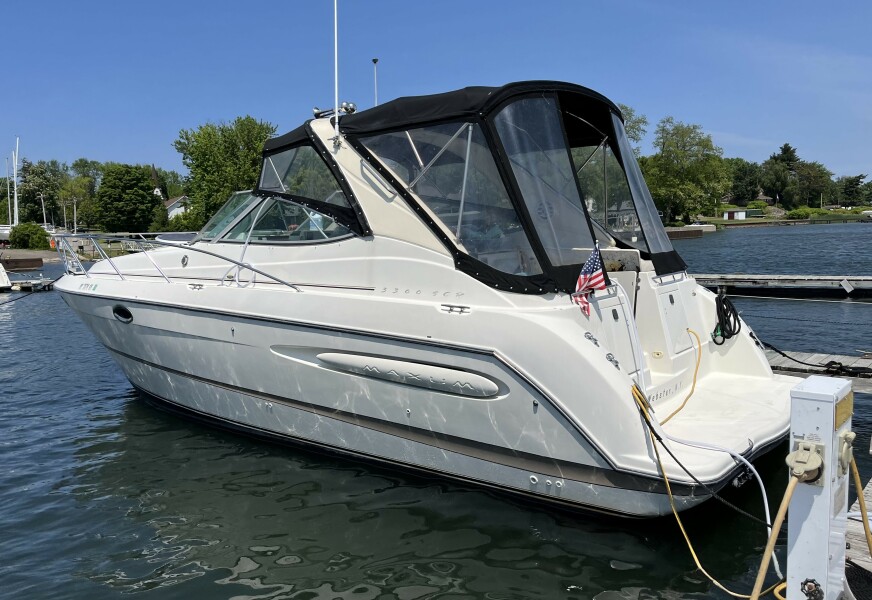 33' 2001 Maxum 3300 SCR