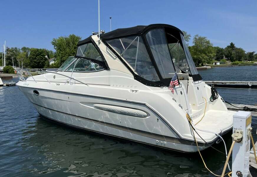 33ft Maxum Yacht For Sale