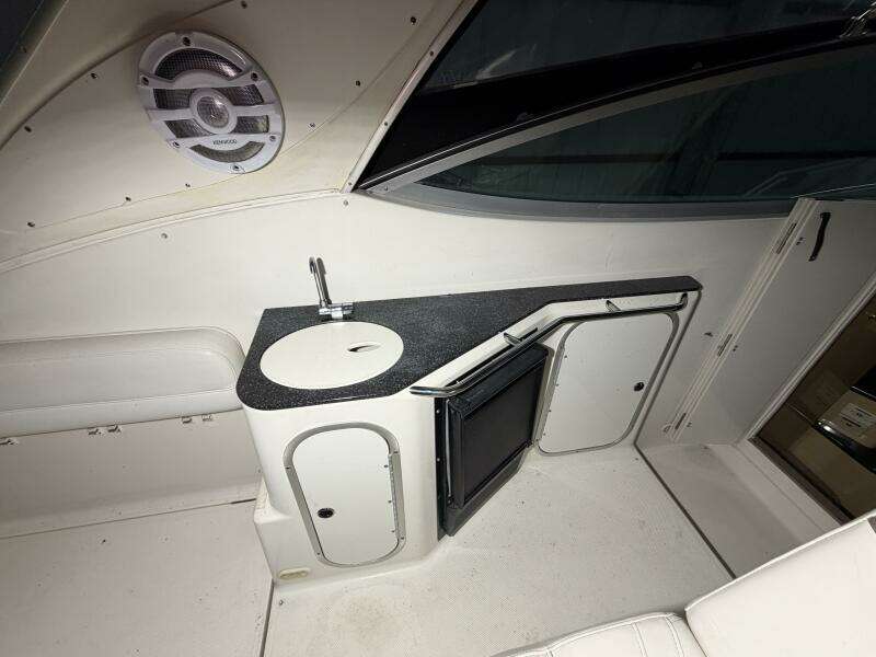 33ft Maxum Yacht For Sale