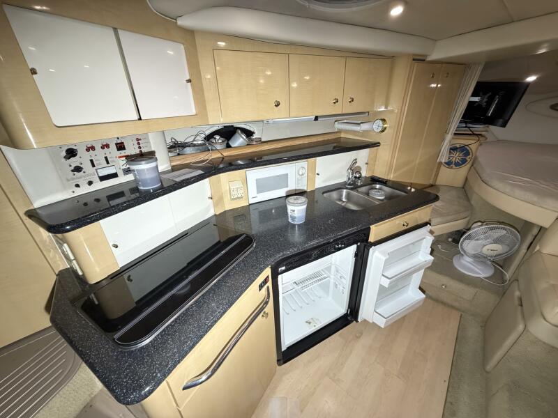 33' 2001 Maxum 3300 SCR