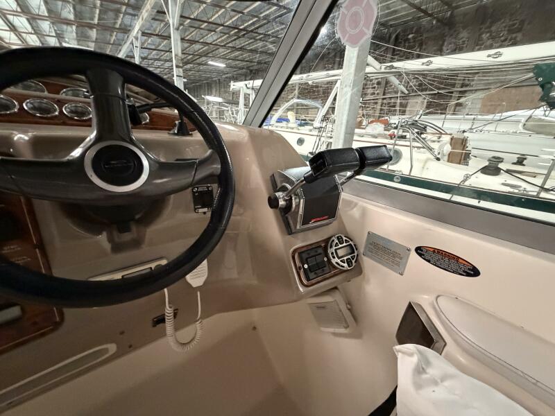 33' 2001 Maxum 3300 SCR