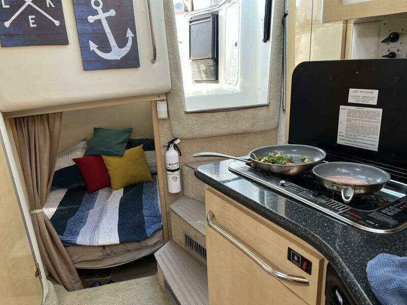 33ft Maxum Yacht For Sale