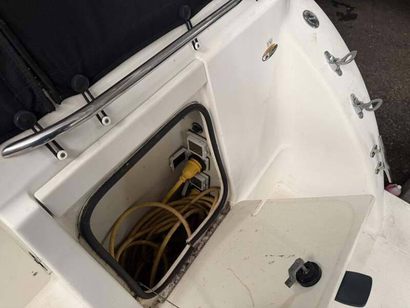 33' 2001 Maxum 3300 SCR