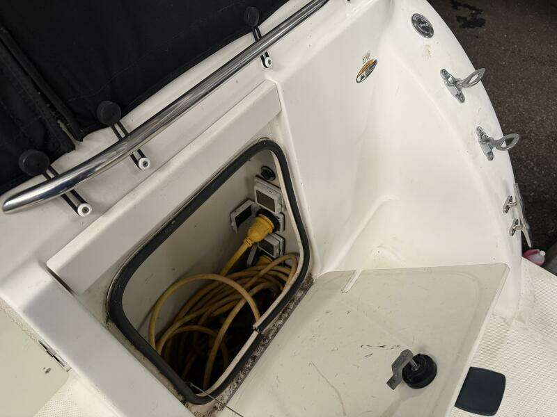 33ft Maxum Yacht For Sale