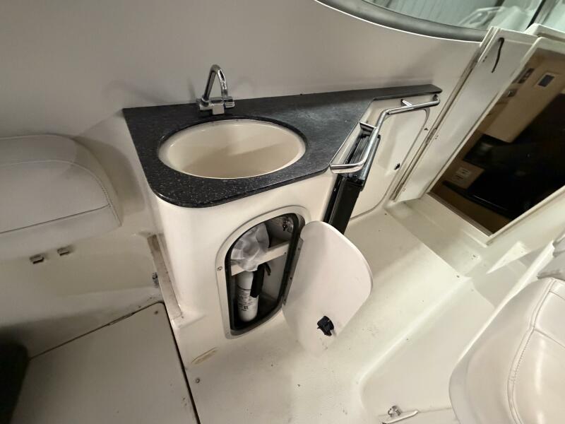 33' 2001 Maxum 3300 SCR