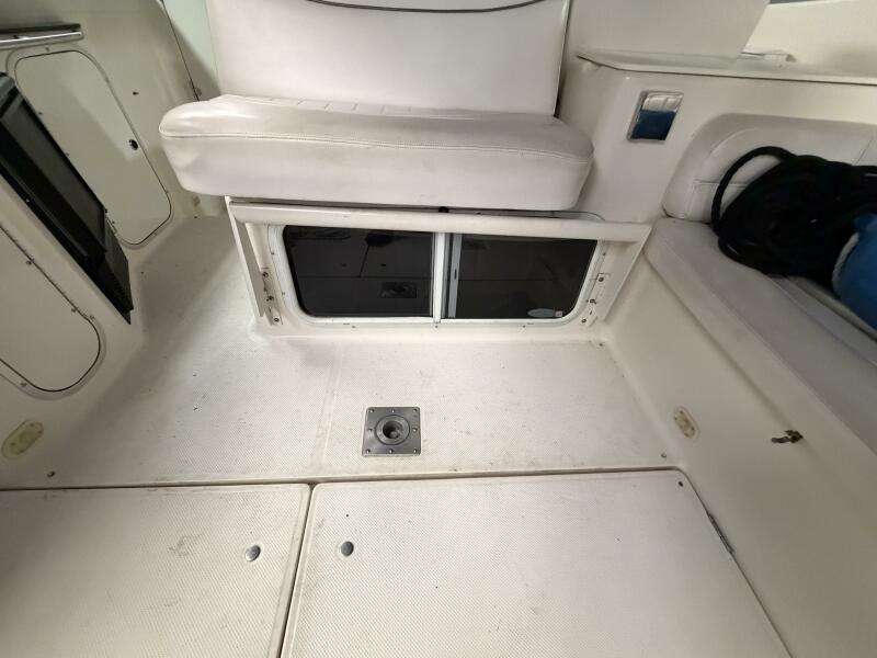 33' 2001 Maxum 3300 SCR