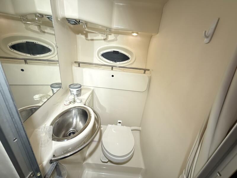 33' 2001 Maxum 3300 SCR