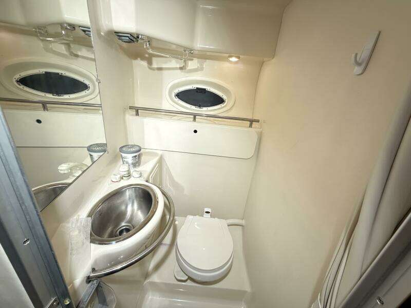 33ft Maxum Yacht For Sale