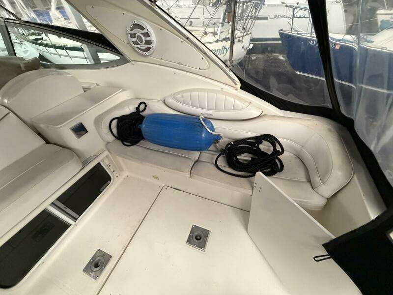 33ft Maxum Yacht For Sale