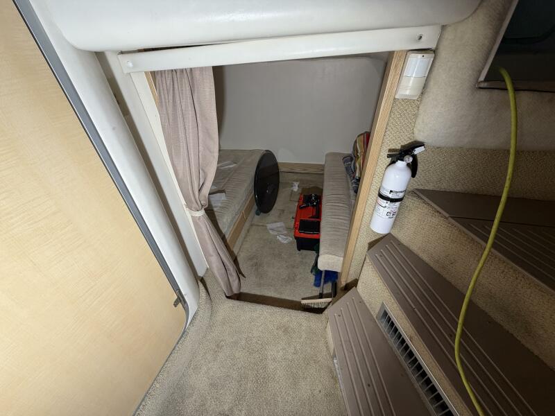 33' 2001 Maxum 3300 SCR