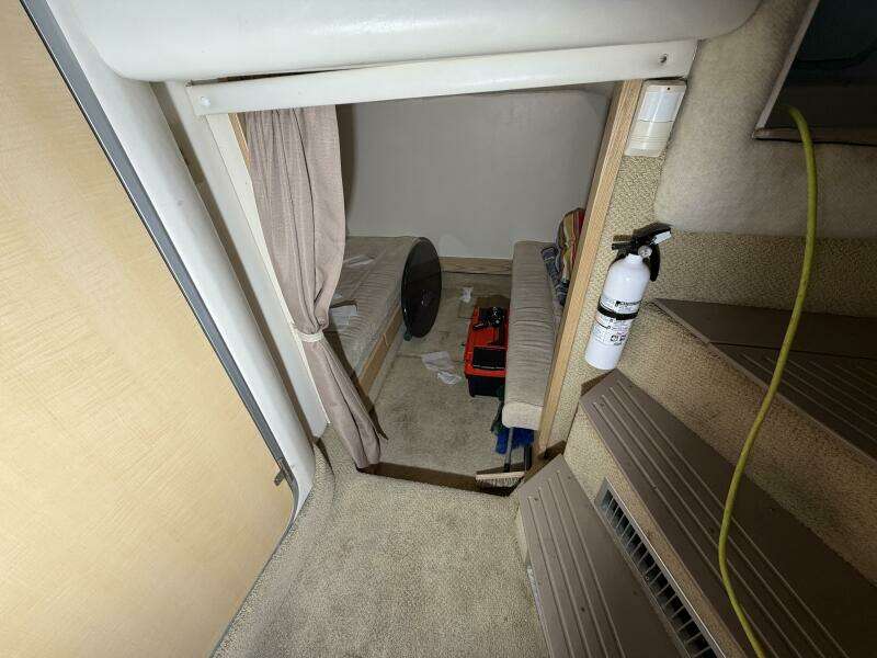 33ft Maxum Yacht For Sale