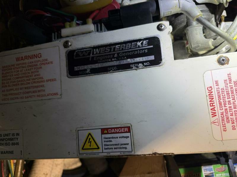 33' 2001 Maxum 3300 SCR