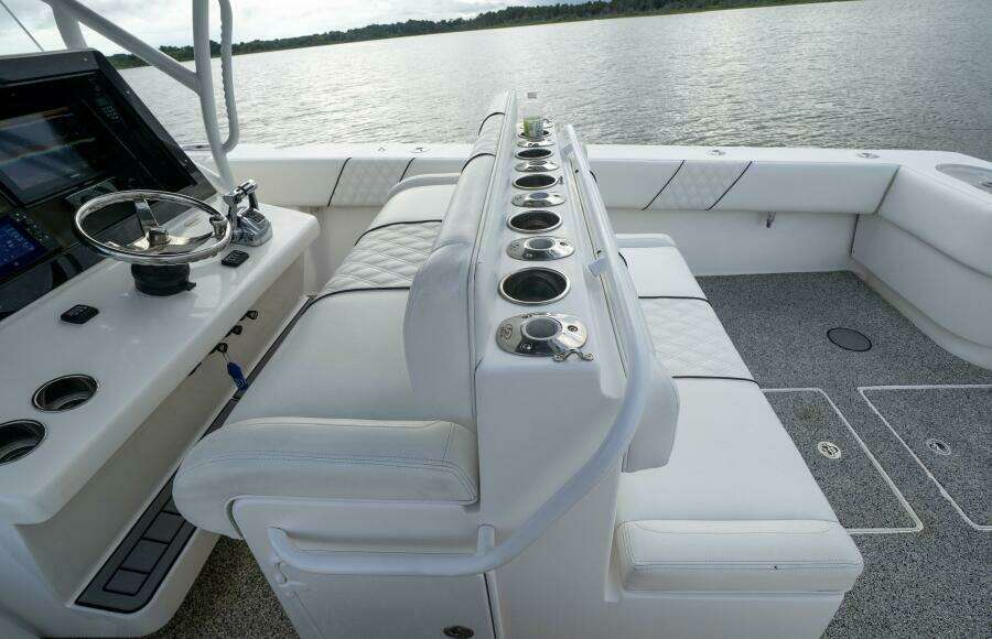 37ft SeaHunter Yacht For Sale