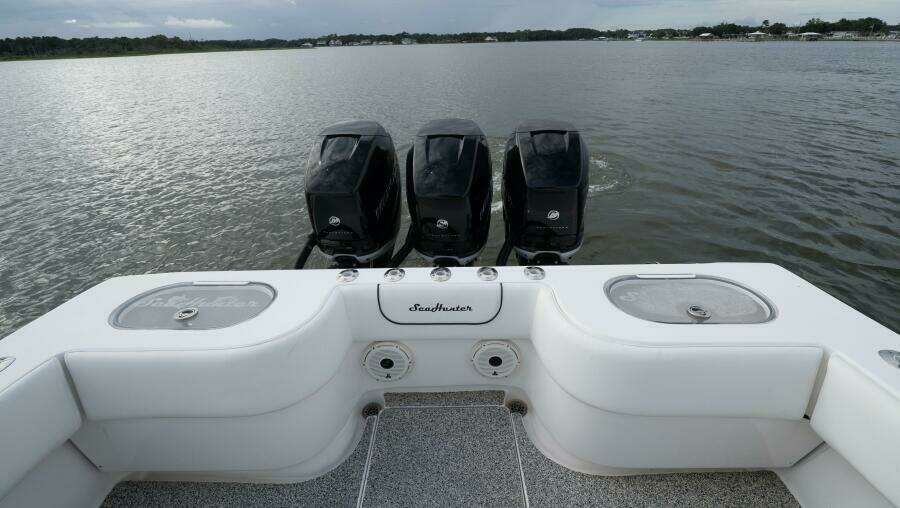 37ft SeaHunter Yacht For Sale