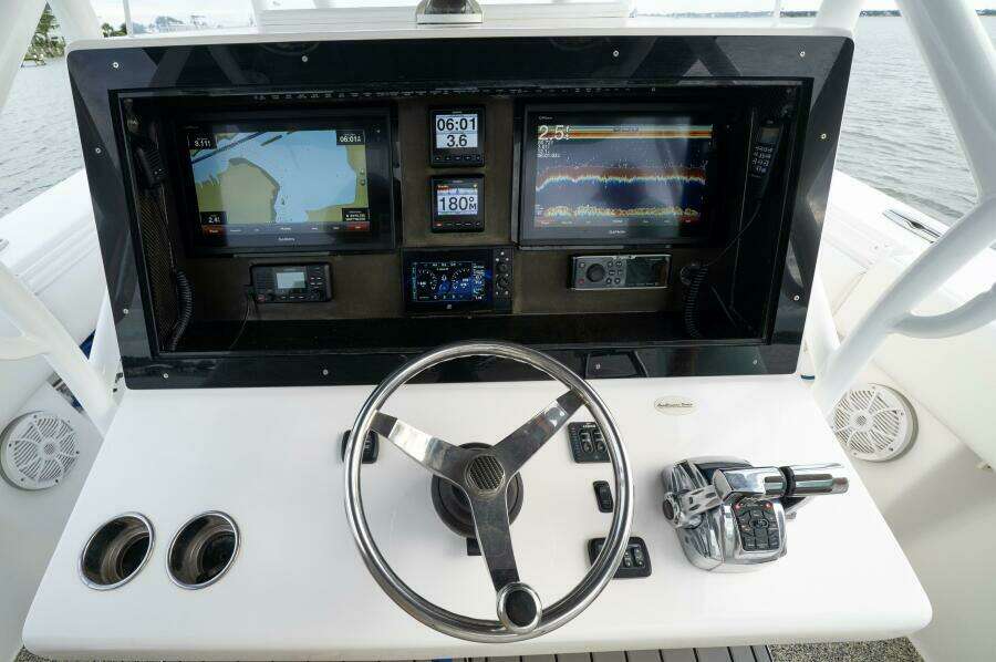 37ft SeaHunter Yacht For Sale