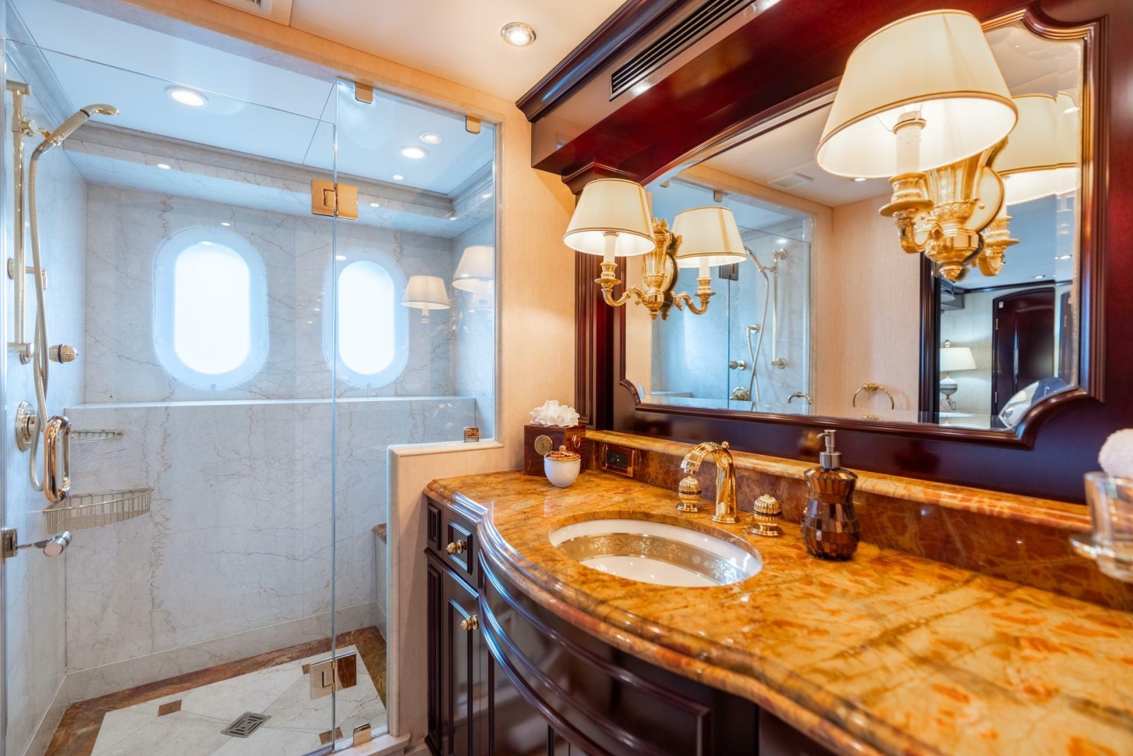 2006 Trinity Yachts Tri-Deck MY