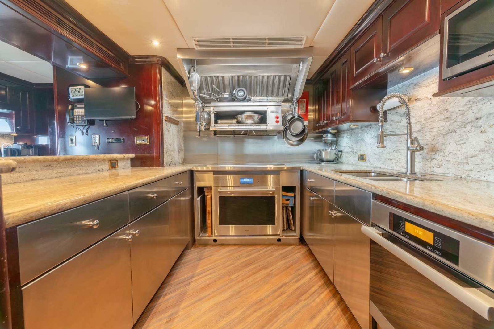 2006 Trinity Yachts Tri-Deck MY