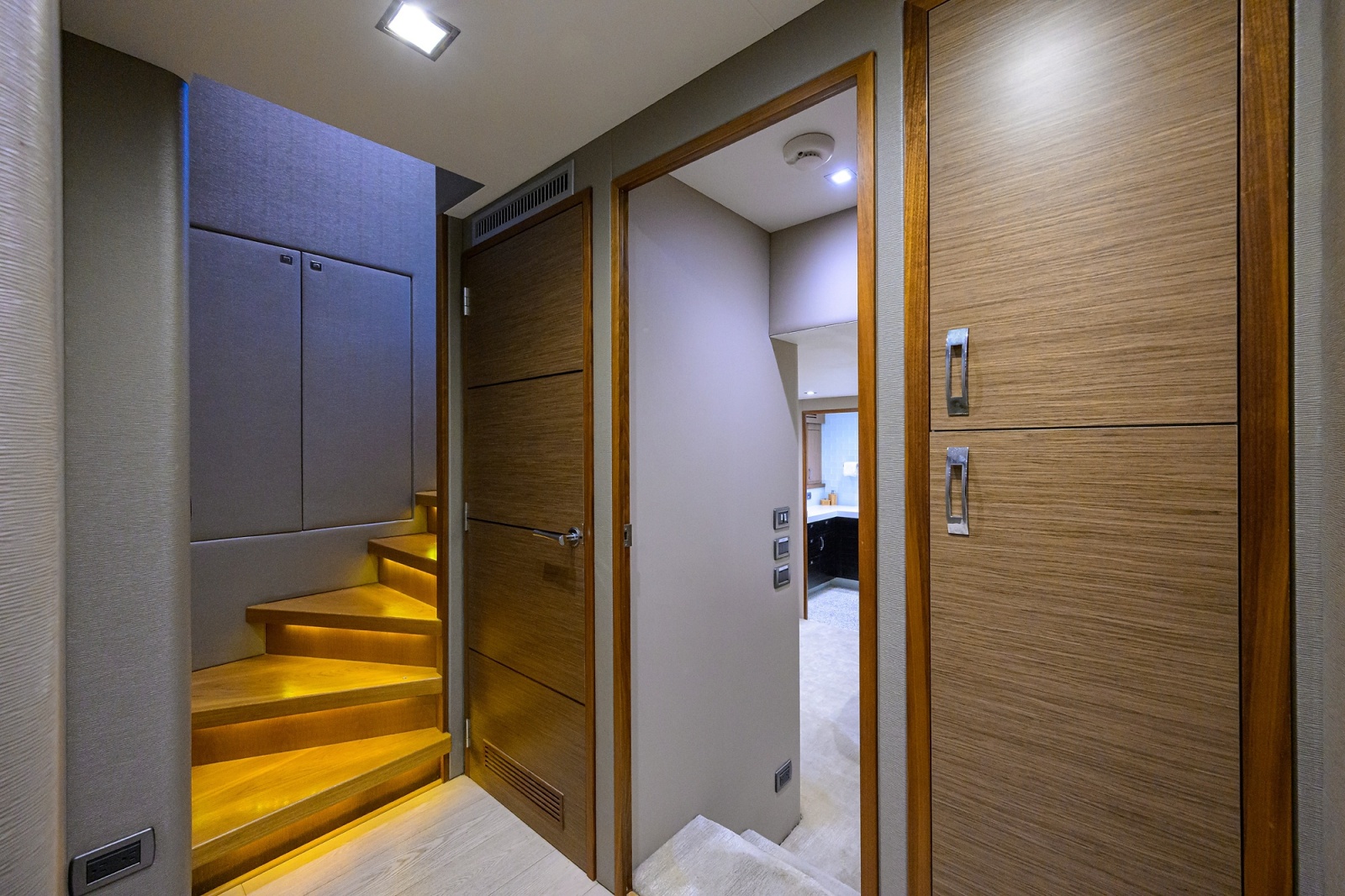 80' 2013 Hatteras 80 Motor Yacht