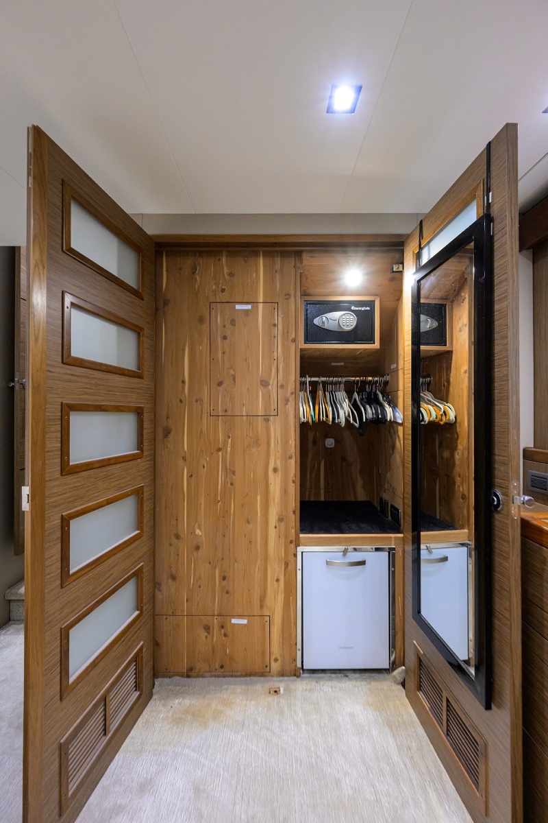 80' 2013 Hatteras 80 Motor Yacht