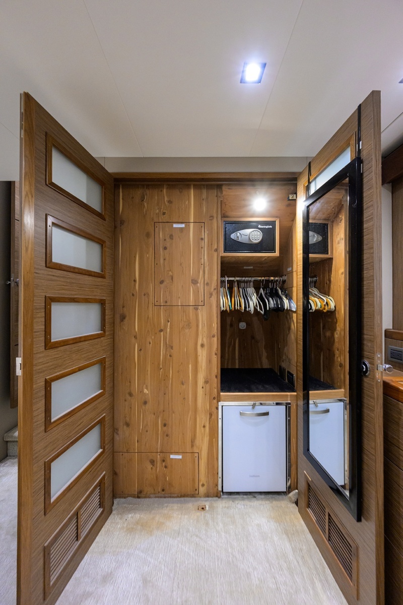 H2OME 80ft Hatteras Yacht For Sale