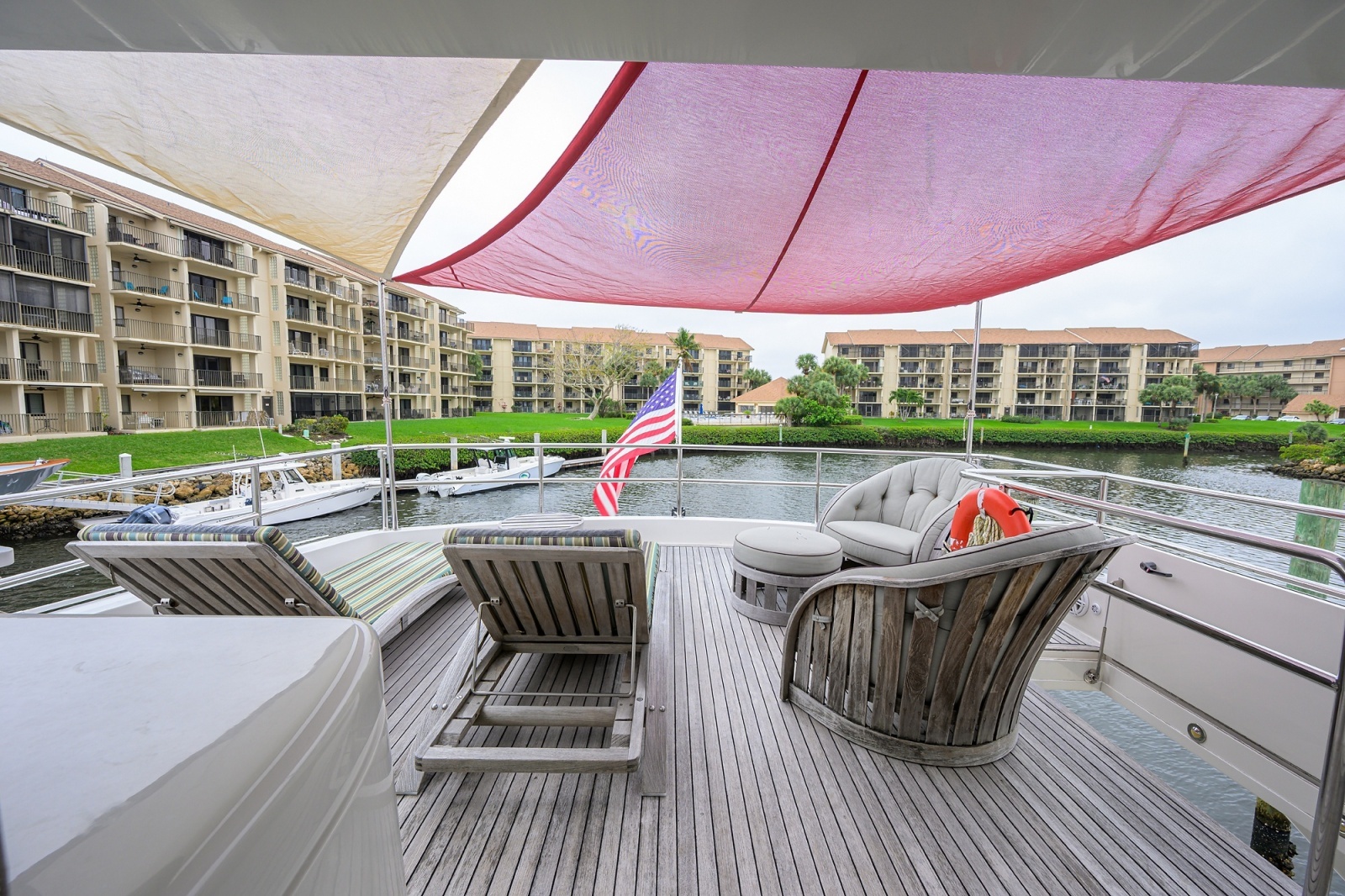 H2OME 80ft Hatteras Yacht For Sale