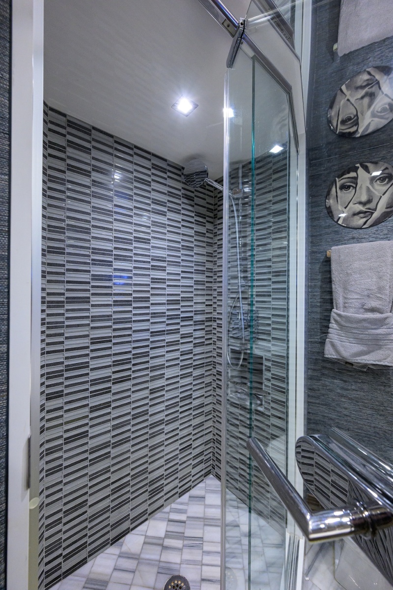 H2OME 80ft Hatteras Yacht For Sale