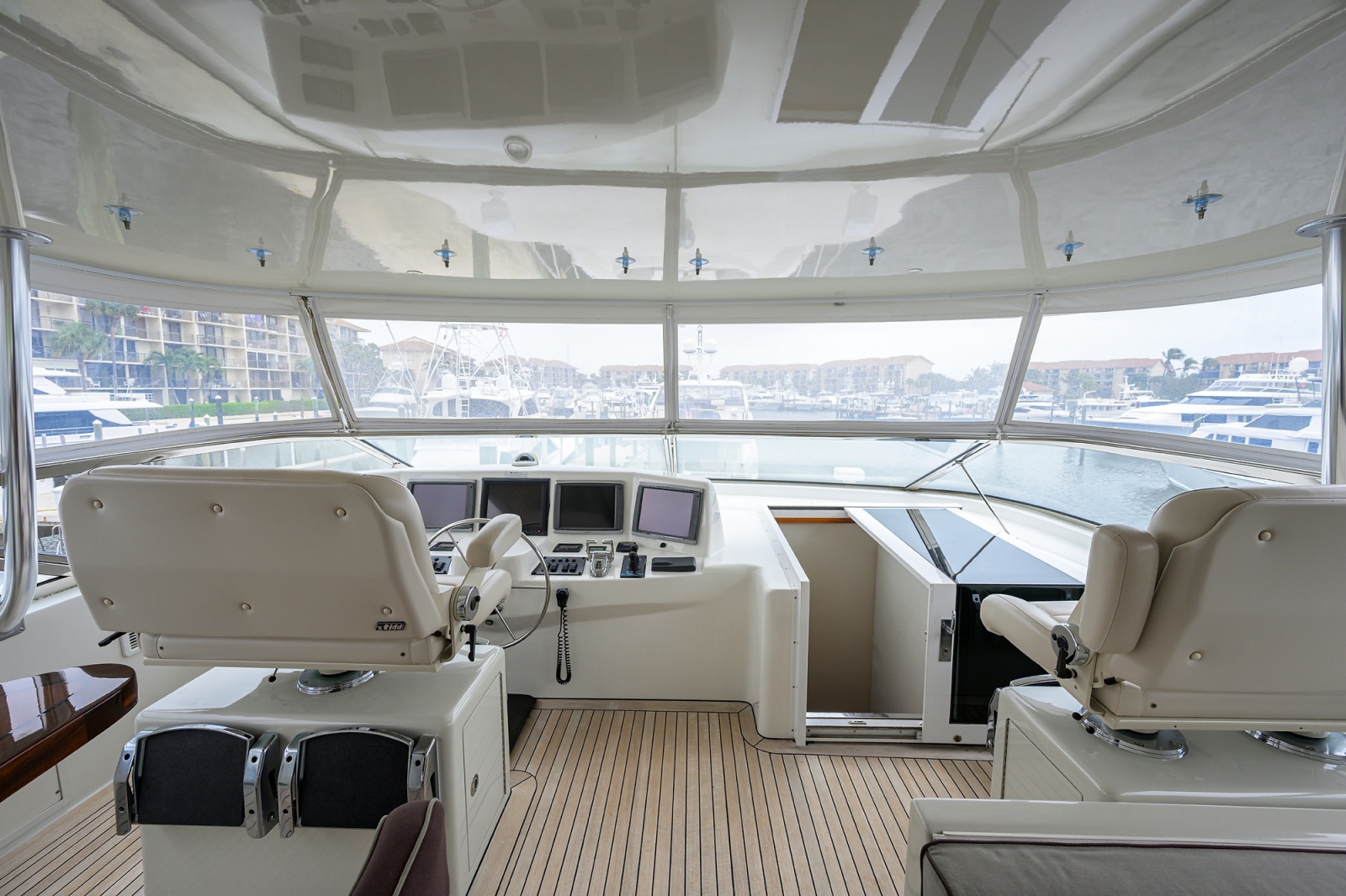 80' 2013 Hatteras 80 Motor Yacht