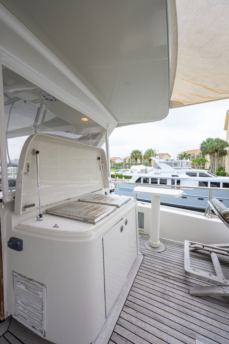 H2OME 80ft Hatteras Yacht For Sale