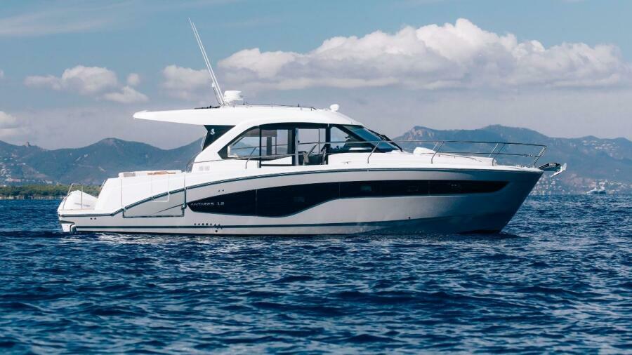 42' 2026 Beneteau Antares 12 Coupe