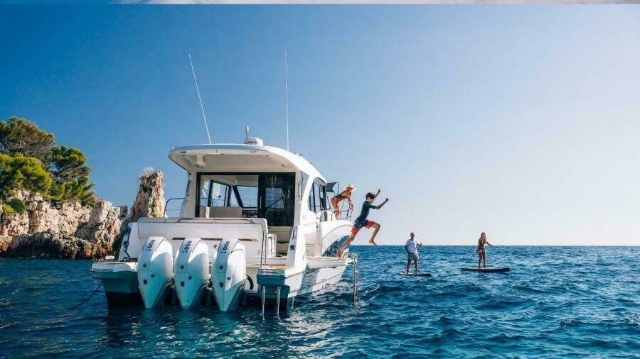 42' 2026 Beneteau Antares 12 Coupe