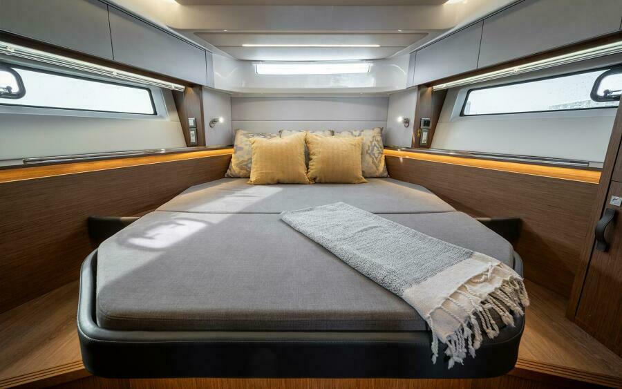 42' 2026 Beneteau Antares 12 Coupe