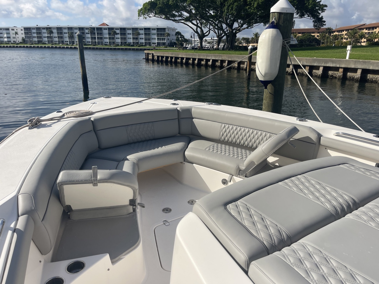 40' 2017 Pursuit S 408 Sport