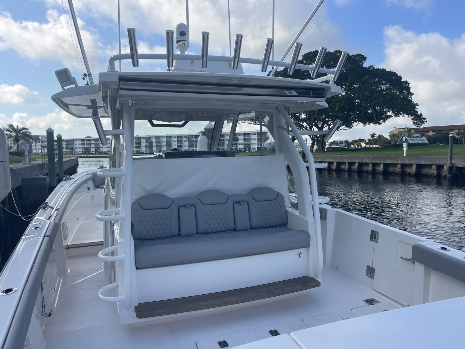 Yolo 40ft Pursuit Yacht For Sale