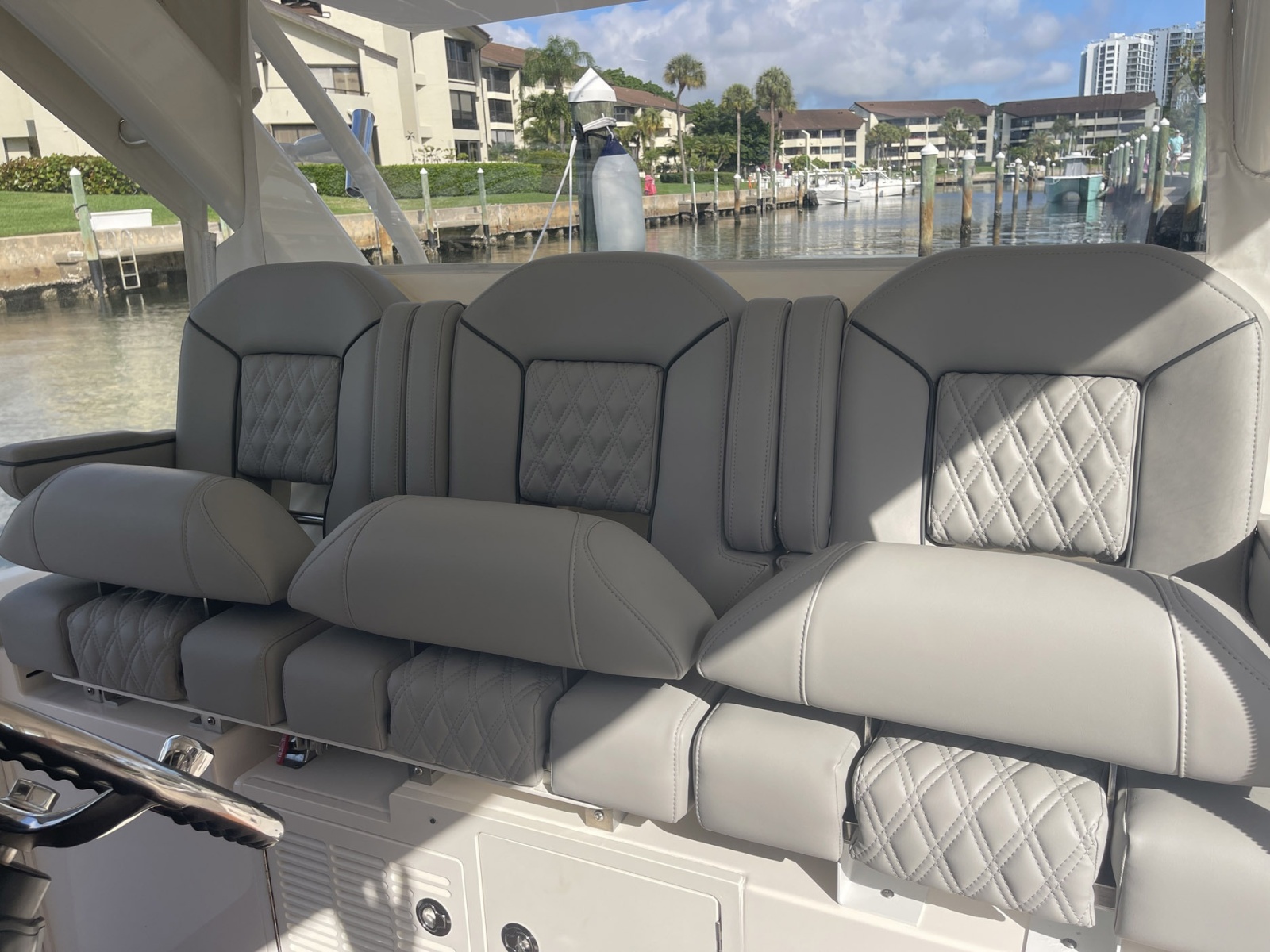 40' 2017 Pursuit S 408 Sport