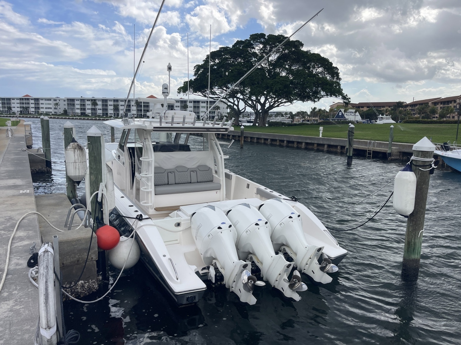 Yolo 40ft Pursuit Yacht For Sale