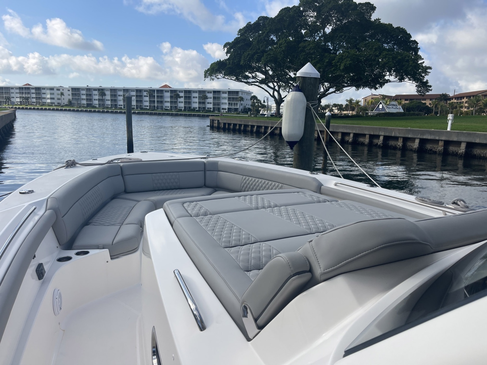 40' 2017 Pursuit S 408 Sport