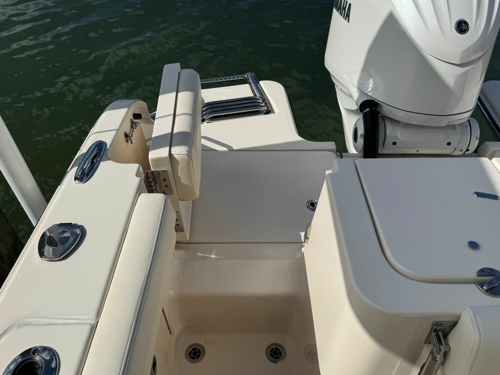 23ft Grady White Yacht For Sale