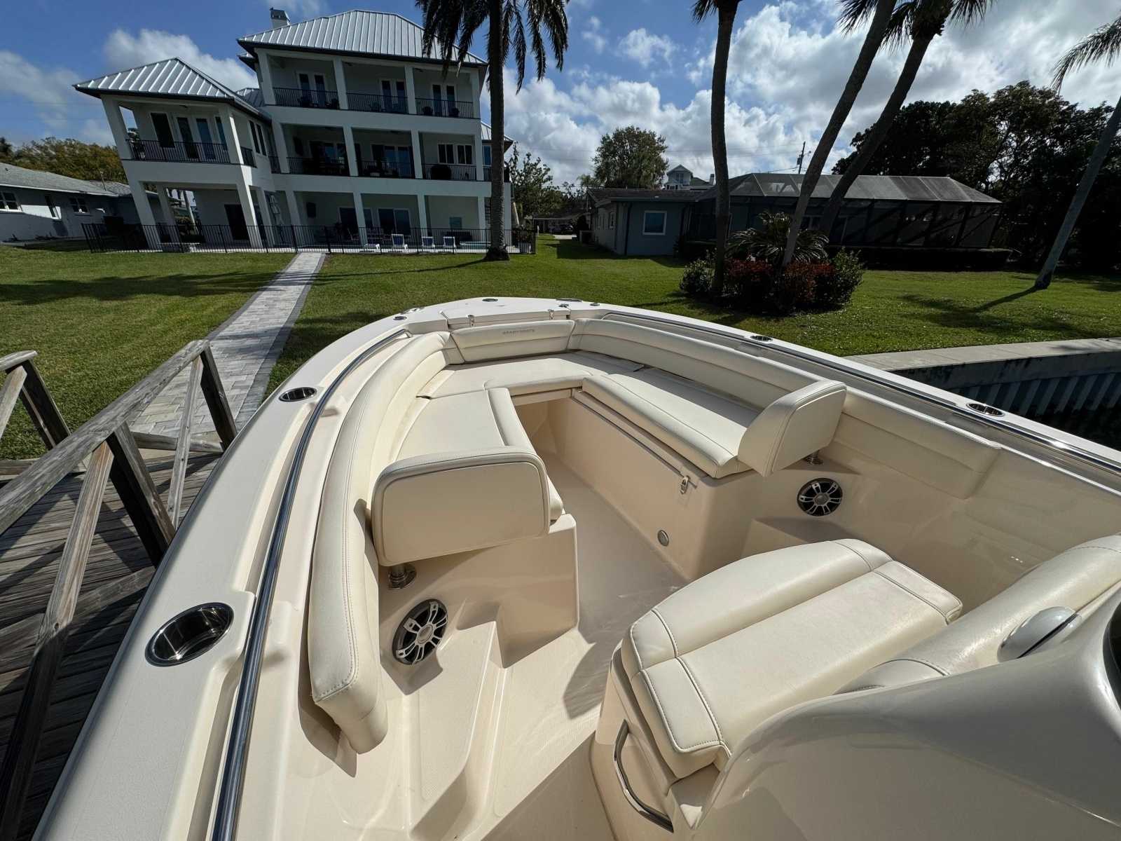 23ft Grady White Yacht For Sale