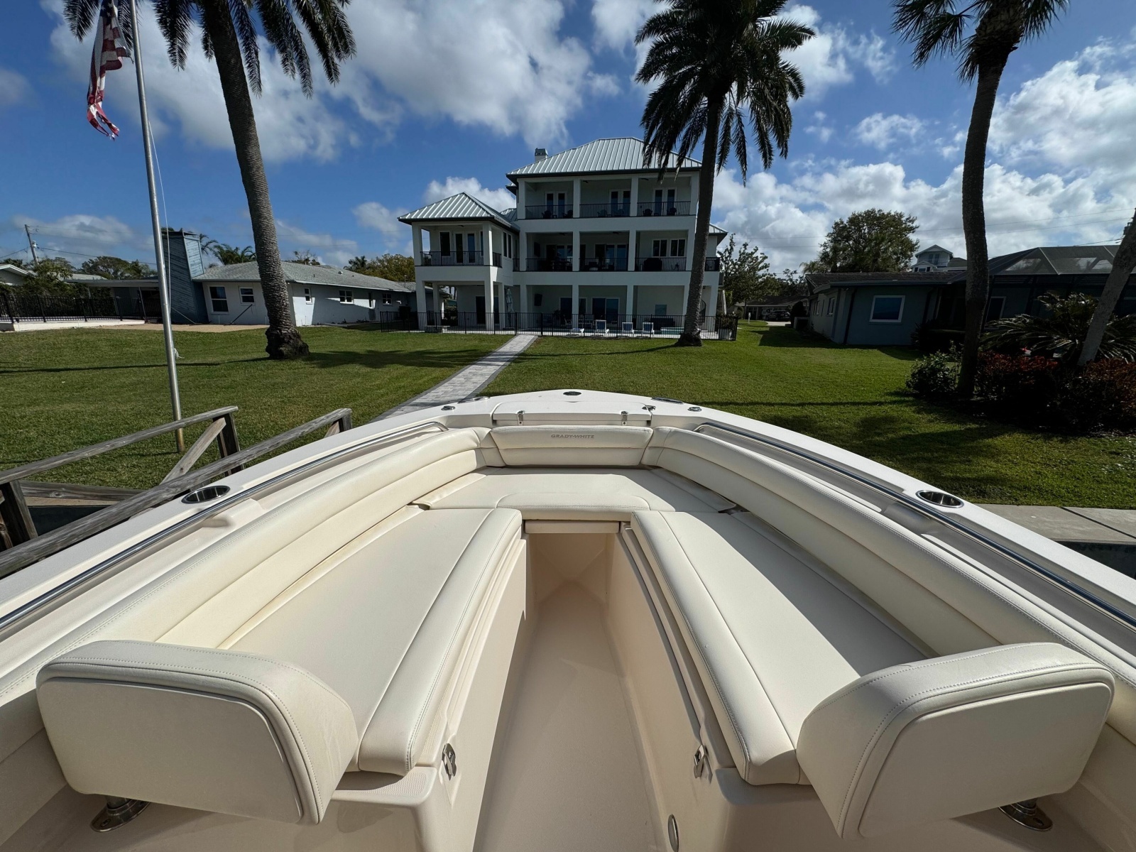 23ft Grady White Yacht For Sale