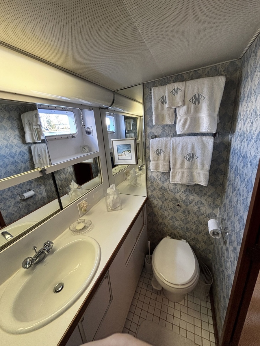 Miles Away 53ft Hatteras Yacht For Sale